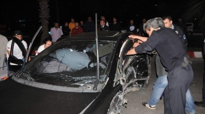 Kaza Yapan Avukat Ara&ccedil; İ&ccedil;inde Sıkıştı