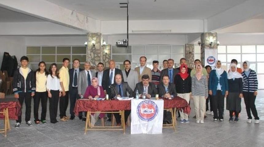 Demre'de &Ouml;ğrenciler Kutlu Doğum Haftası İ&ccedil;in Yarıştı