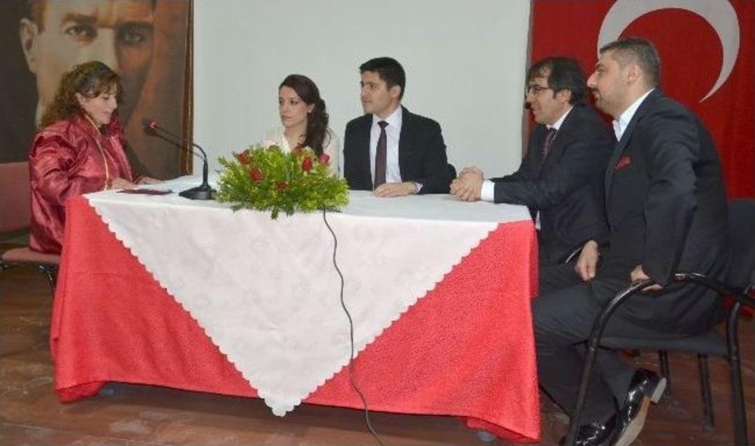 &Ouml;ğretmen &Ccedil;ifte Renkli Nikah T&ouml;reni