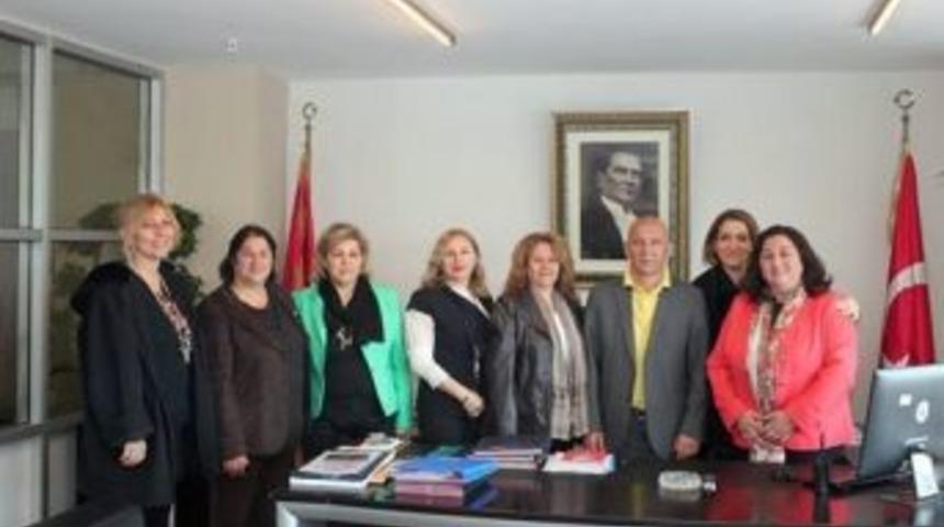 Chp&rsquo;li Kadın Kollarından Başkan &Ouml;z&rsquo;e Ziyaret