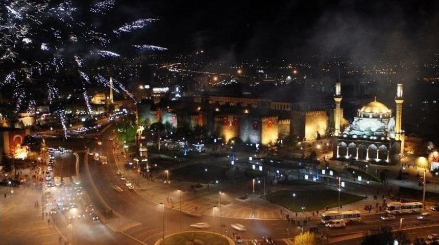 D&uuml;nya Şehrine Yakışan Meydan