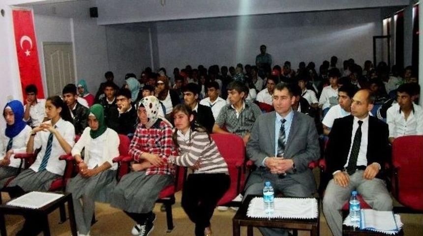 Lise &Ouml;ğrencilerine Uyuşturucu Semineri Verildi