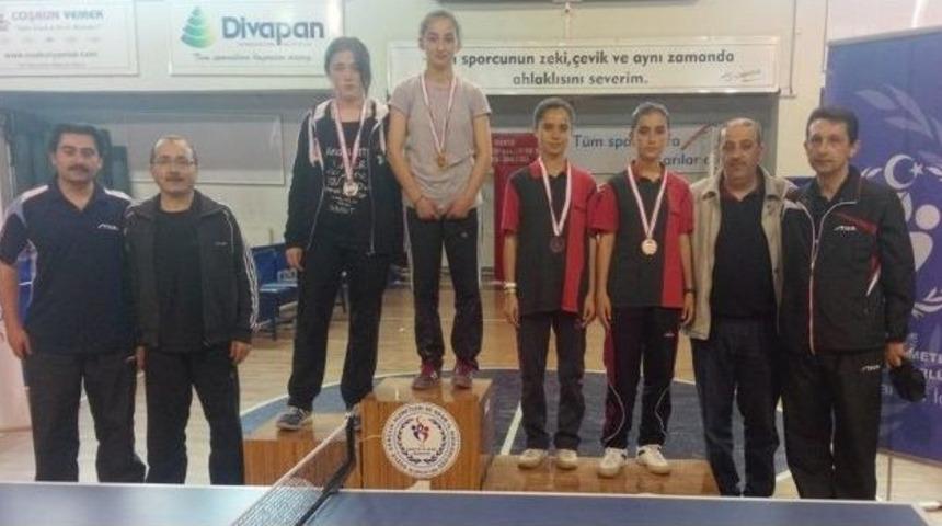 23 Nisan Masa Tenisi Turnuvası Yapıldı