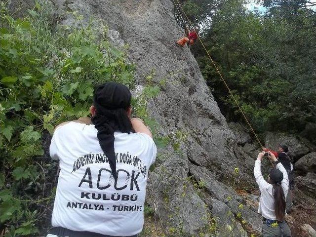 Çocuklar Doğa Yürüyüşü Ve Kaya Tırmanışı Yaptı