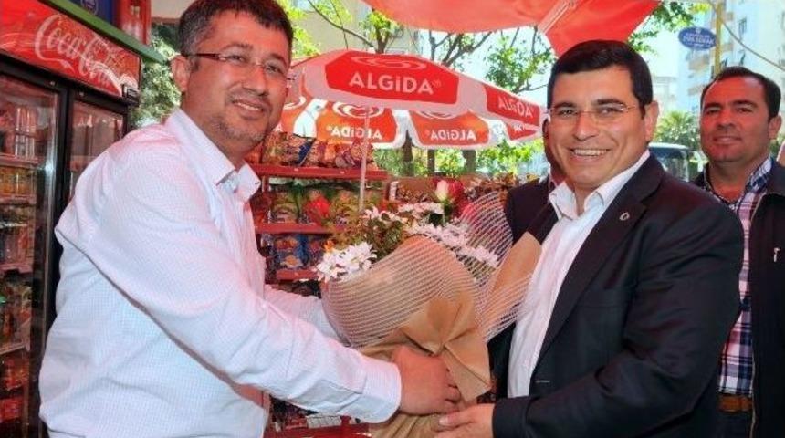 Esnaftan Başkan T&uuml;t&uuml;nc&uuml;&rsquo;ye &Ccedil;i&ccedil;ek