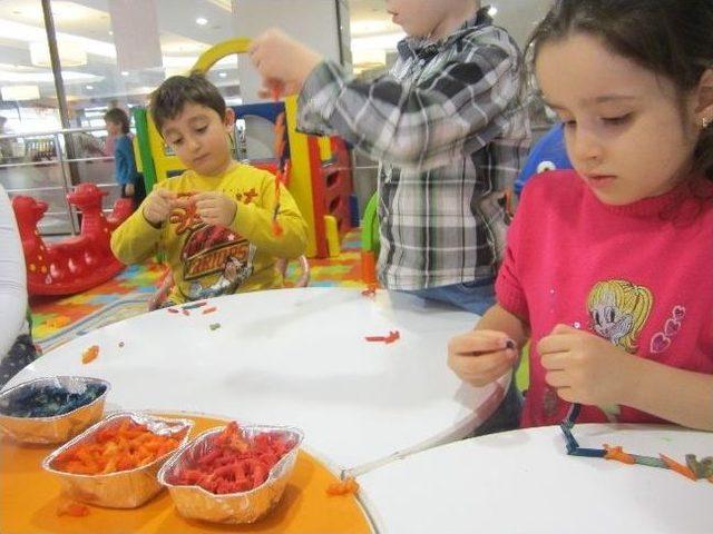 Minikler Makarnadan Takı Yaptı 1
