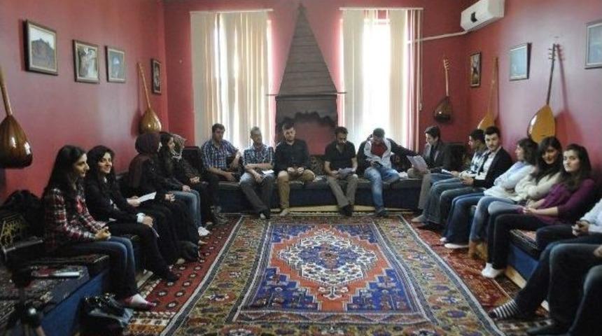 Gen&ccedil;lerden Naat Dinletisi