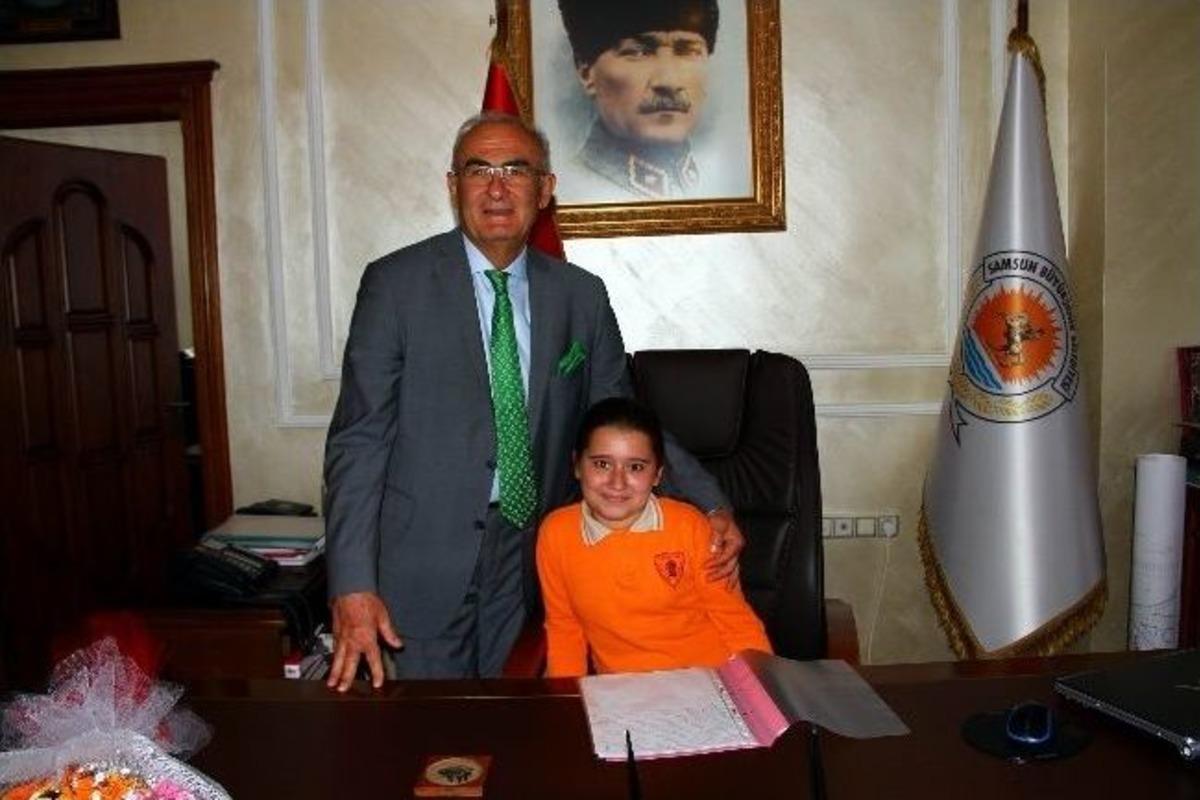 Başkan Yılmaz, Koltuğunu &Ccedil;ocuklara Devretti