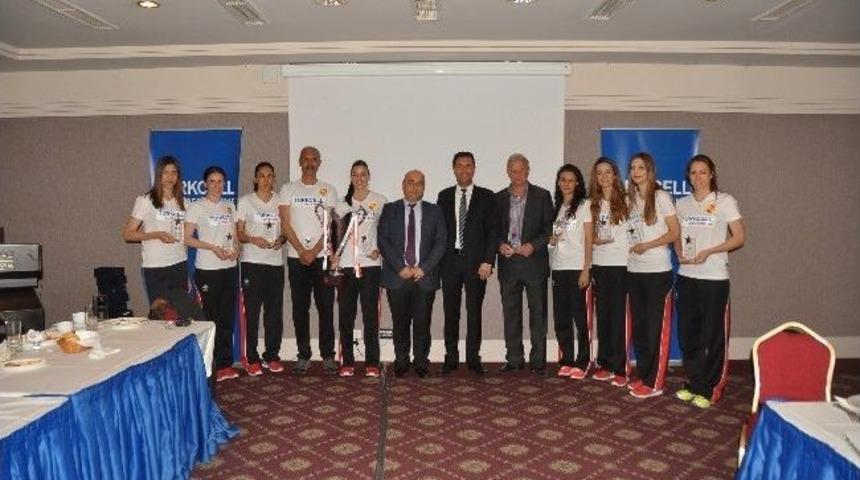İdmanocağı Bayan Voleybol Takımı&rsquo;na Sponsor Desteği S&uuml;r&uuml;yor