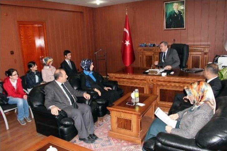 Müdür Dursun’dan Başarılı Öğrencilere Ödül G1