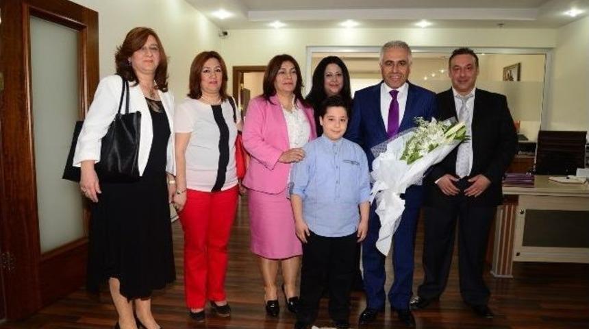 Adana Bt&uuml;&rsquo;de 23 Nisan Coşkusu