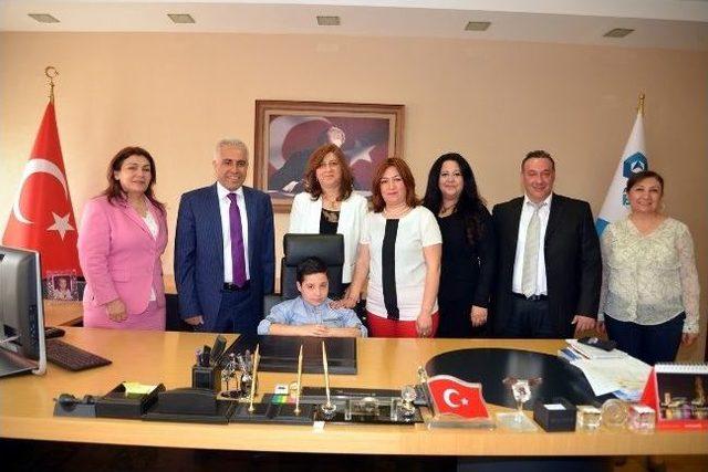 Adana Bt&uuml;&rsquo;de 23 Nisan Coşkusu 2