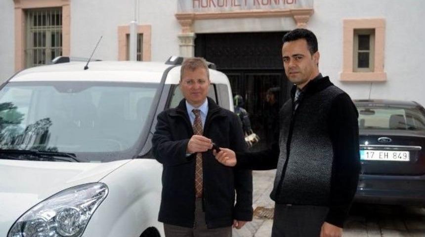 Bakanlık Erdek Sosyal Yardımlaşma Vakfı'na Ara&ccedil; G&ouml;nderdi