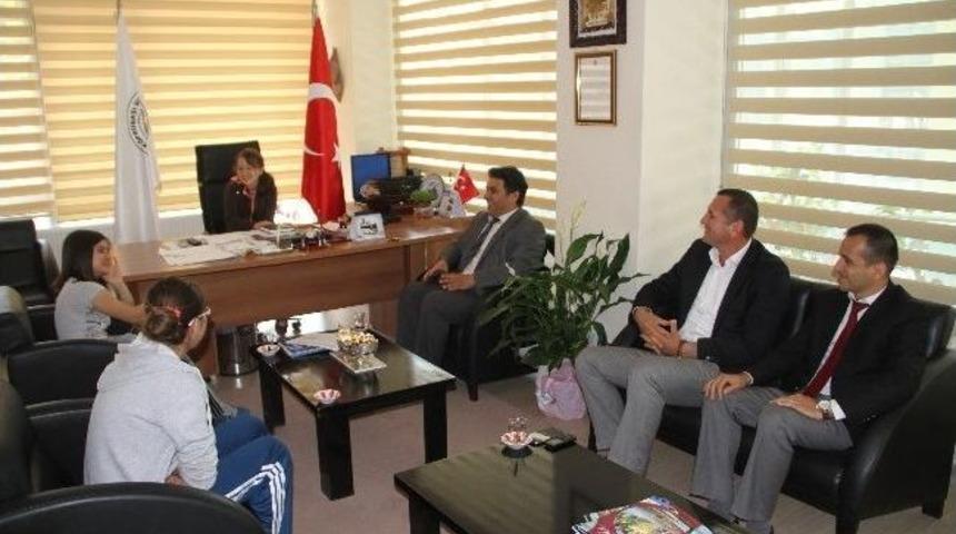 &Ouml;ğrenciler 23 Nisan İ&ccedil;in Başkanlık Koltuğunda