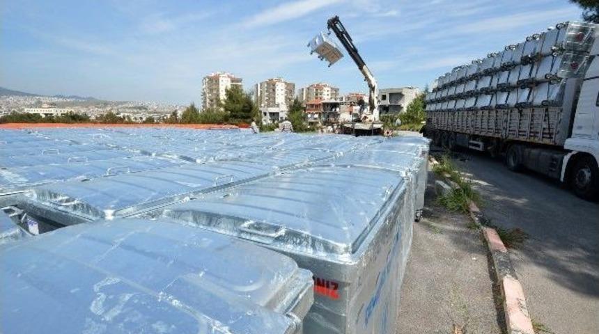 İzmir B&uuml;y&uuml;kşehir İl&ccedil;elere 6 Bin Konteyner Dağıtıyor