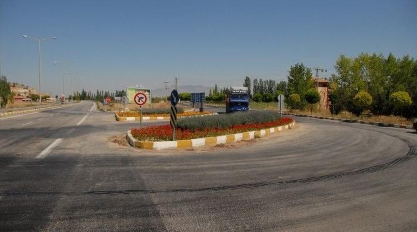 Karaman&rsquo;da &Ccedil;evre Yolları Renkleniyor