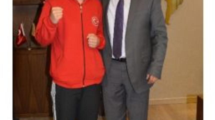 Milli Boks&ouml;rden Belediye Başkanı Murtaza Kara&ccedil;anta&rsquo;ya Ziyaret