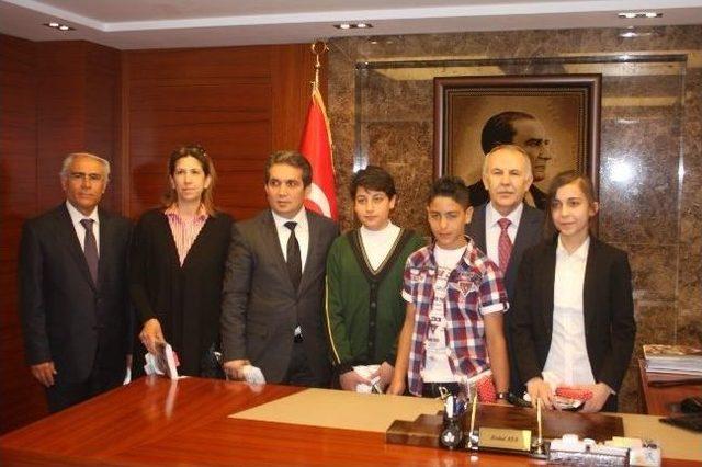 Türk, Libya Ve Yemenli Çocuklardan Vali Ata’ya Ziyaret