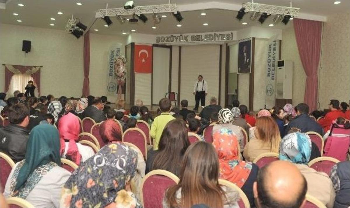 Down Sendromlu H&uuml;seyin&rsquo;in Stand-up G&ouml;sterisi İzleyenleri Kahkahaya Boğdu