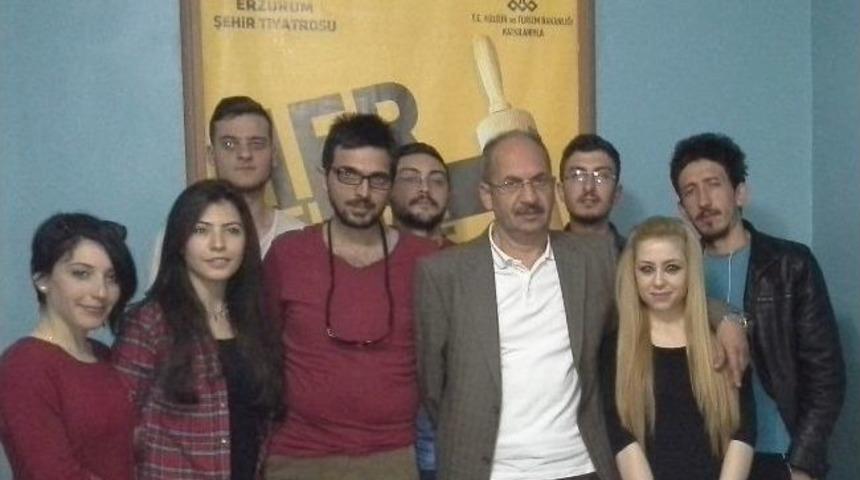 Erzurum Şehir Tiyatrosu&rsquo;ndan &ldquo;her Telden Kabare&ldquo; Oyunu&hellip;