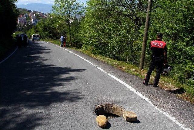 Minibüs Şarampole Yuvarlandı: 2 Yaralı