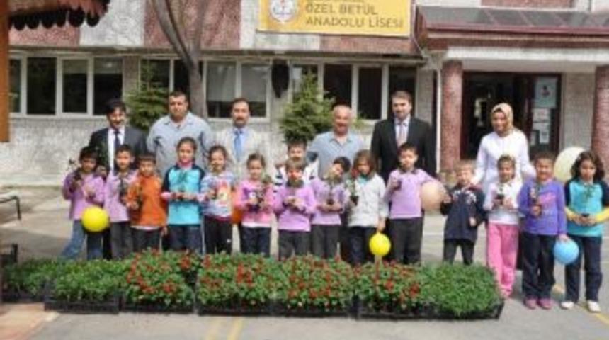 Öğrenciler Peygamberimiz İçin 4 Bin 800 Çiçek Dikti