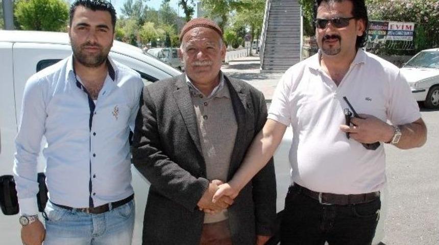 D&uuml;ğ&uuml;n Parasını Dolandırıcıya Kaptıracakken, Polis Engel Oldu