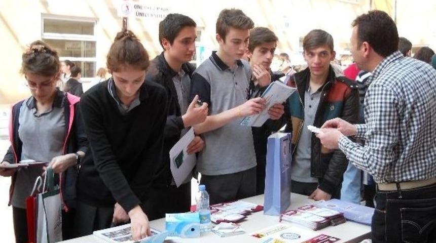 Atat&uuml;rk &Uuml;niversitesi A&ccedil;ık&ouml;ğretim Fak&uuml;ltesi, 3. Rize &Uuml;niversite Tanıtım Fuarında &Ouml;ğrenci Adaylarıyla Buluştu