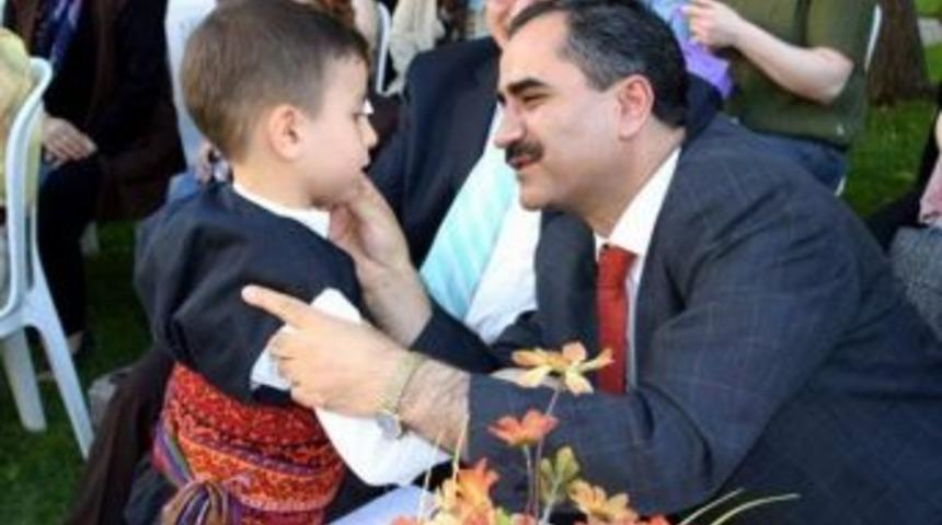 23 Nisan Ulusal Egemenlik Ve &Ccedil;ocuk Bayramı