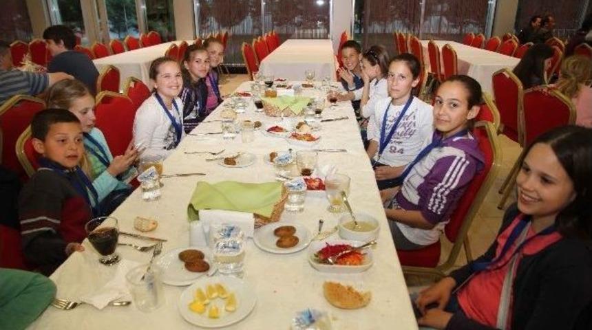 Misafir &Uuml;lke Grup Liderleri Yemekte Buluştu