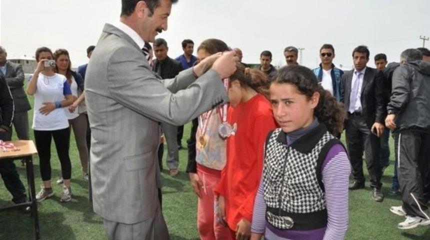 Emek İlk Ve Ortaokulu Başarıdan Başarıya Koşuyor