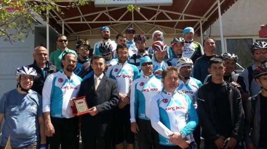 Agos Bisiklet Grubu Sarıoğlan İl&ccedil;e Emniyet Amirliğini Ziyaret Etti