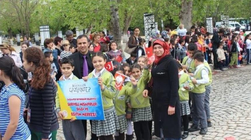 Suriyeli &Ouml;ğrenciler, &Ccedil;ocuk Şenliğinde Doyasıya Eğlendi
