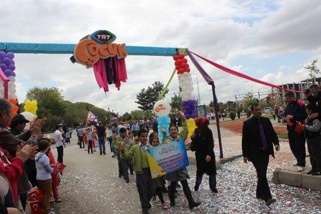 Suriyeli Öğrenciler, Çocuk Şenliğinde Doyasıya Eğlendi