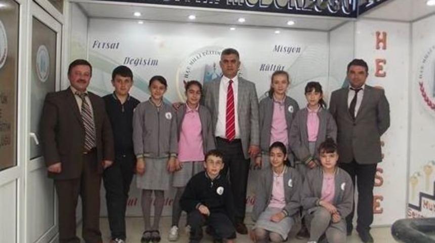 İl&ccedil;e Milli Eğitim M&uuml;d&uuml;r&uuml; Başib&uuml;y&uuml;k, Metristepe Ortaokulunu &Ouml;d&uuml;llendirdi