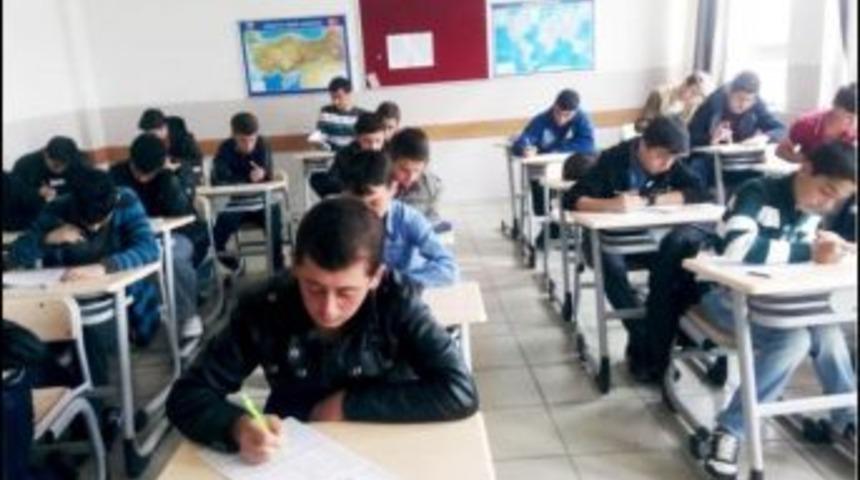 Kırkağa&ccedil;'ta Gen&ccedil; Y&uuml;rekler ''en Sevgiliye'' Koştu