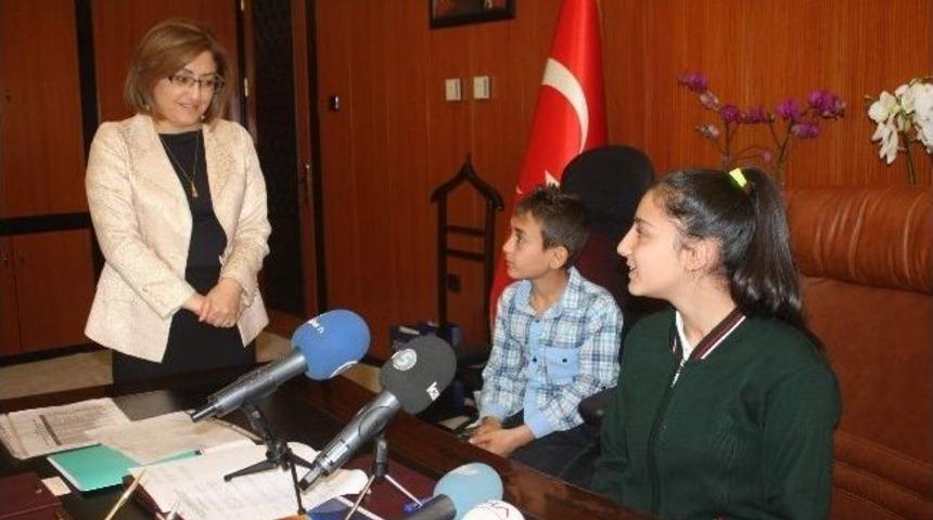 Şahin Koltuğunu &Ccedil;ocuklara Bıraktı