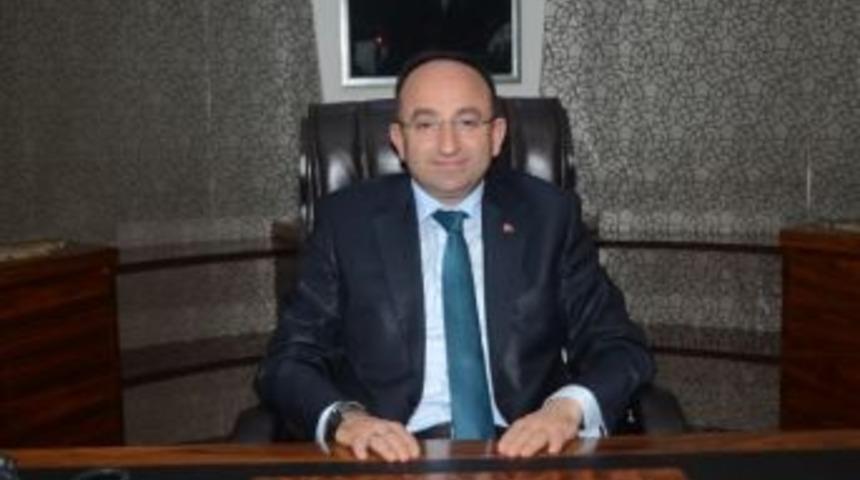 Başkan &Uuml;z&uuml;lmez'den 23 Nisan Masajı