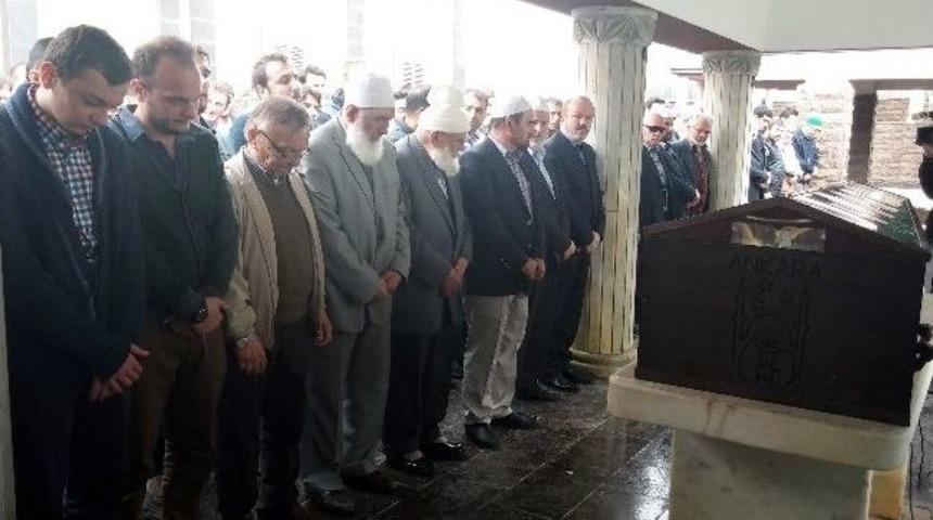 Başkentteki Otob&uuml;s Kazasında &Ouml;len Gen&ccedil; Son Yolculuğuna Uğurlandı