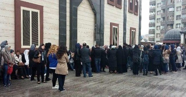 Başkentteki Otobüs Kazasında Ölen Genç Son Yolculuğuna Uğurlandı