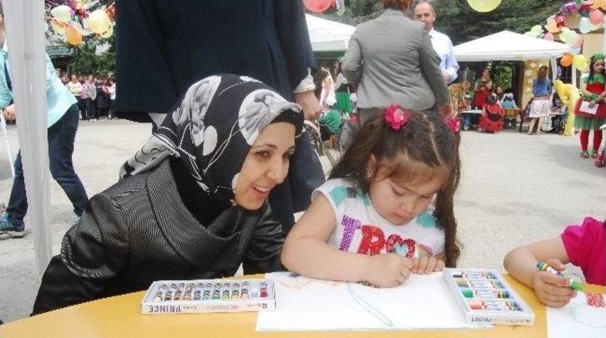 Minikler Hayallerini Kağıda D&ouml;kt&uuml;