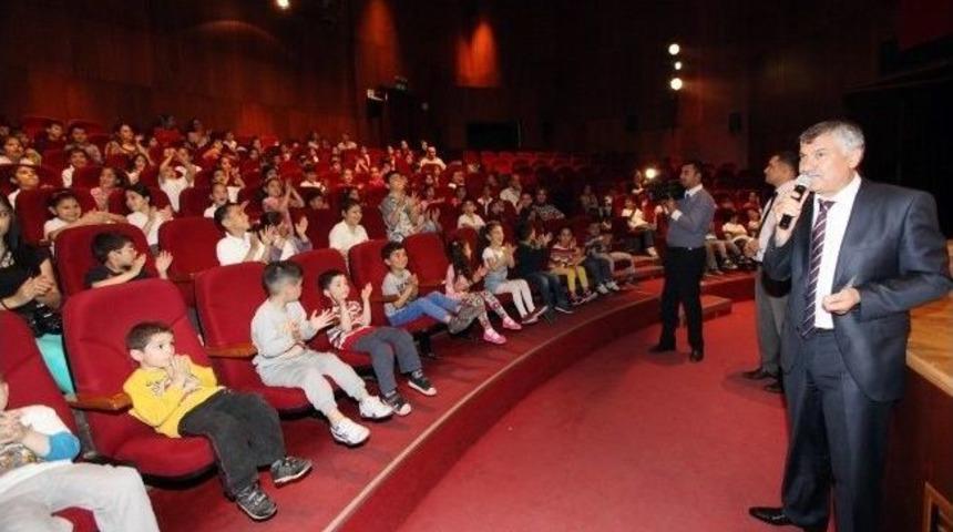 Karalar &Ccedil;ocuklarla Birlikte