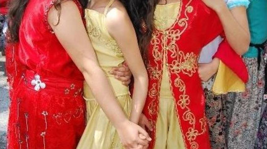 Romanlardan Renkli 23 Nisan Kutlaması