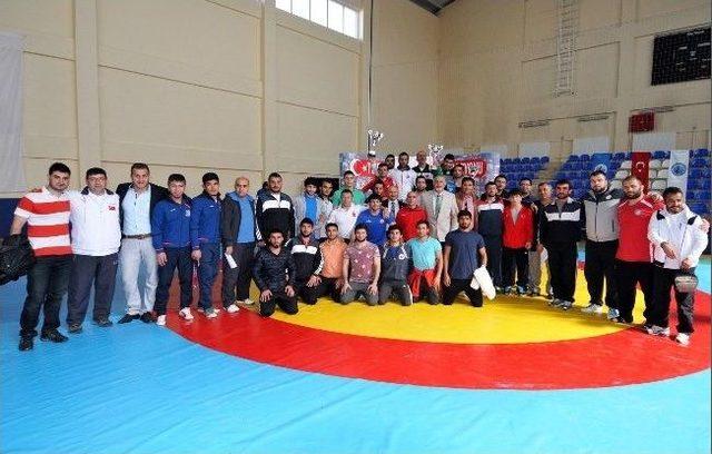 Akü’de Gerçekleştirilen Üniversitelerarası Güreş Türkiye Şampiyonası Sona Erdi