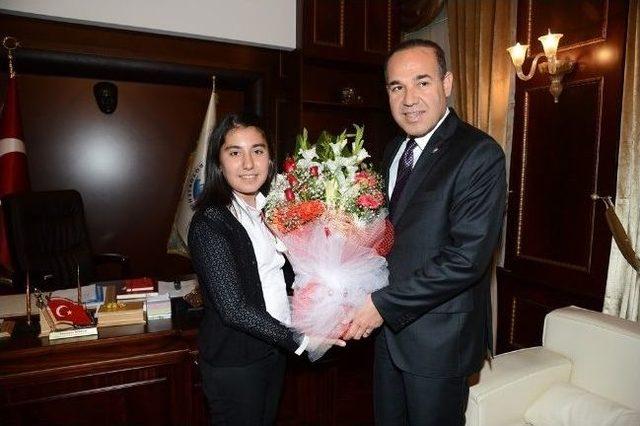 Sözlü Koltuğunu Leyla Gülmez’e Bıraktı