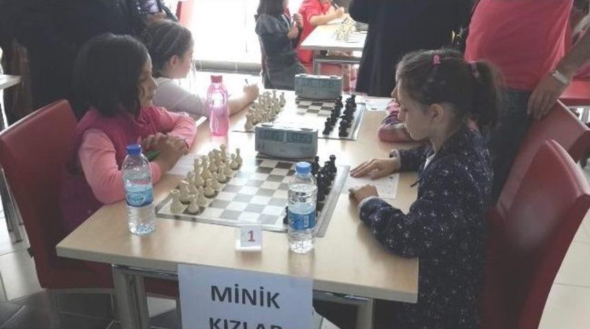 Eraslan Kardeşler Yine Satran&ccedil;ta Başı &Ccedil;ekti