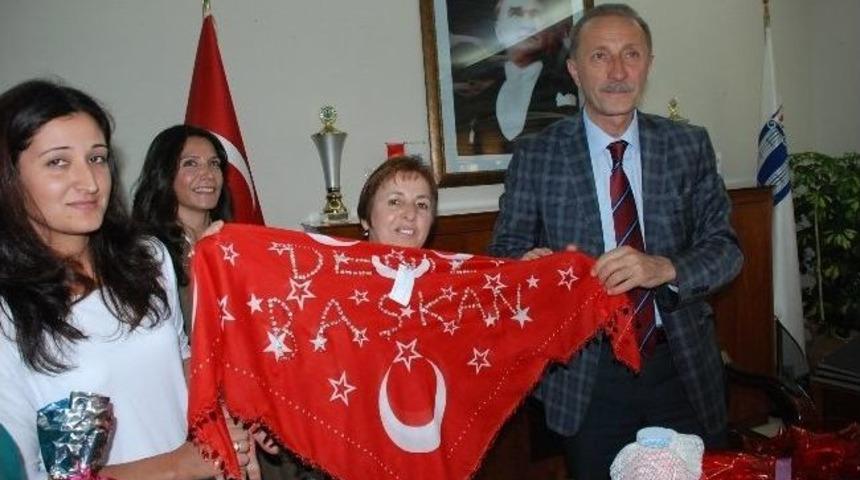 Akk&ouml;yl&uuml; Kadınlardan Başkan Atabay&rsquo;a Destek