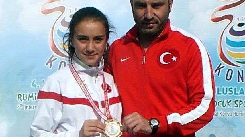 Milli Atlet Alayna &Ccedil;akmak Bronz Madalya Kazandı
