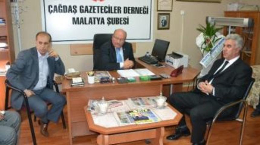Emniyet M&uuml;d&uuml;r&uuml;, &Ccedil;ağdaş Gazeteciler Derneğini Ziyaret Etti