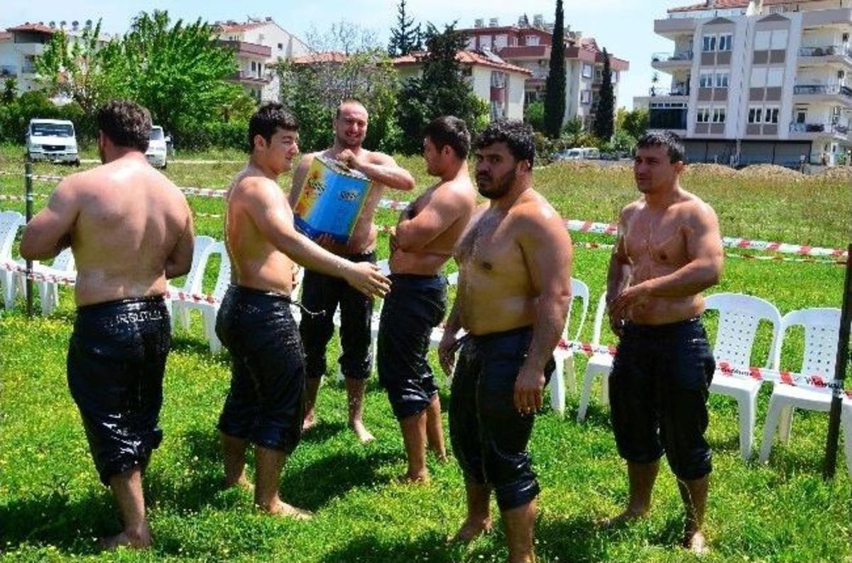 &Ouml;nce G&uuml;reş Tuttular, Sonra Irmakta Serinlediler